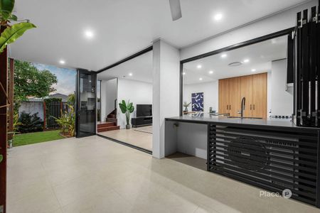 Modern Living In Albany Creek - Photo 2