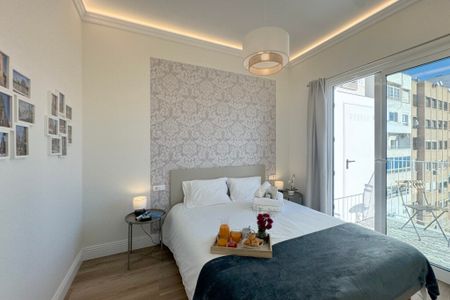 Elegante apartamento de 3 dormitorios con confort moderno y carácter original en Ruzafa - Photo 5