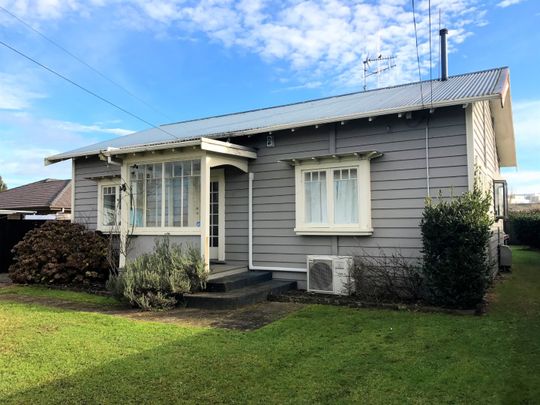 This well-presented three-bedroom, single-bathroom home offers comfortable and convenient living in a sought-after Hamilton location. - Photo 1