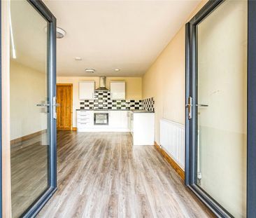 2 bedroom flat to rent - Photo 4