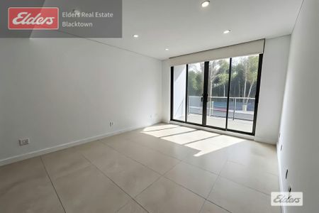 Modern, Bright & Spacious Apartment in Prime Location - Photo 2