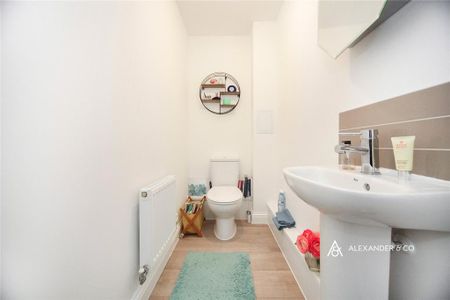 3 bedroom semi-detached house to rent - Photo 2