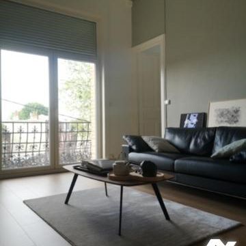 Appt 1er étage dans immeuble centre ville avec cuisine équipée, salon séjour, chambre salle de bains - Photo 1