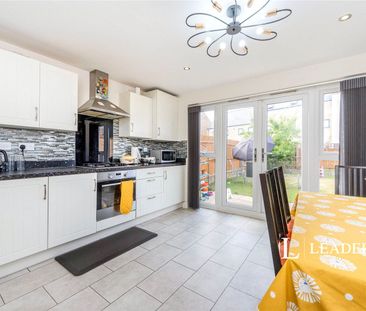 4 bedroom house to rent Vanguard Circle, Brooklands, MK10 - Photo 1