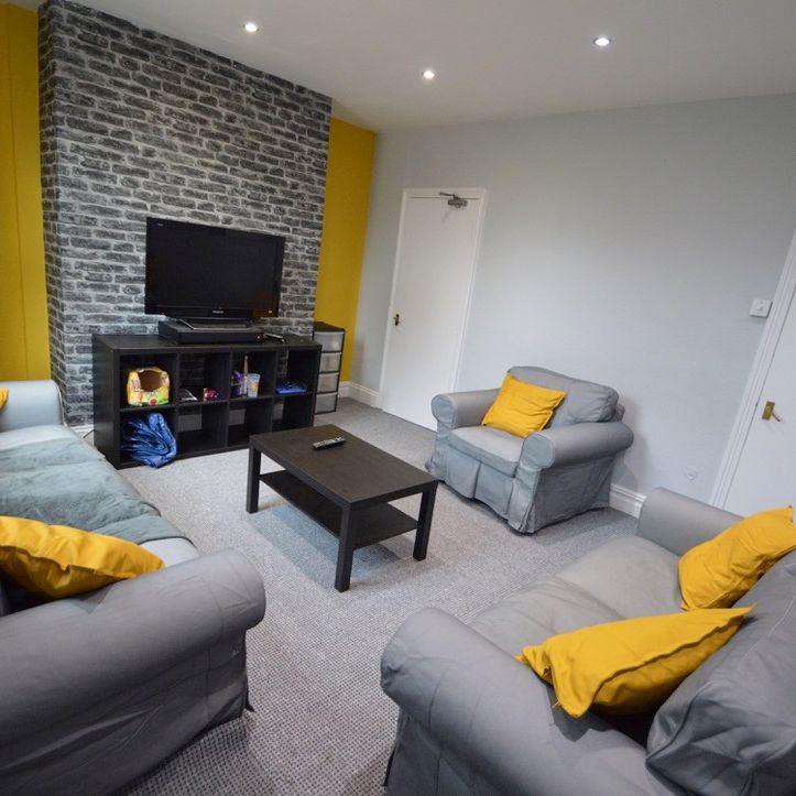 Headingley Mount - Photo 1