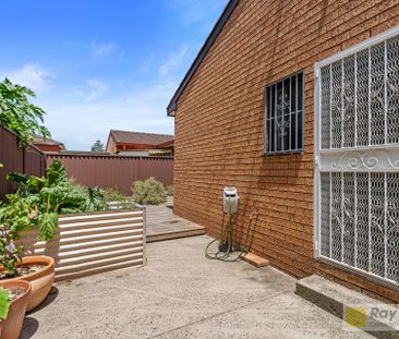 Spacious modern two-bedroom townhouse with lock-up garage - Photo 6