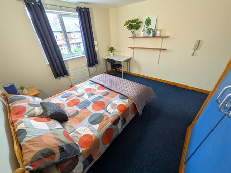 1 bedroom in a house share to rent - Photo 3