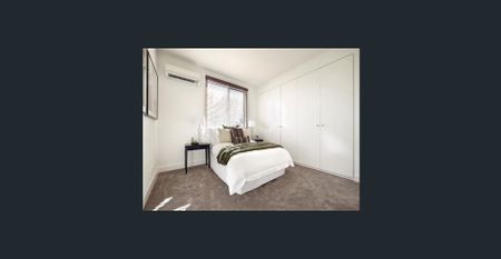 Stylish Two Storey Townhouse in Prime Location - Photo 4