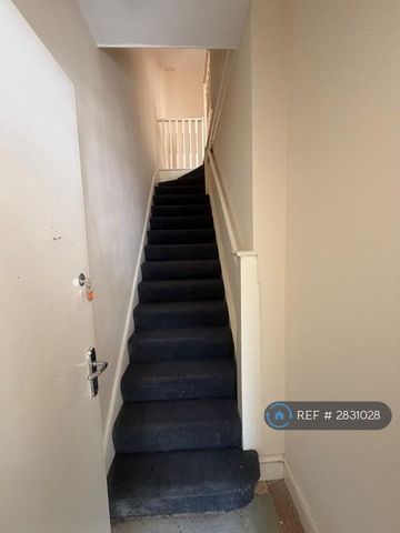 3 bedroom flat to rent - Photo 5