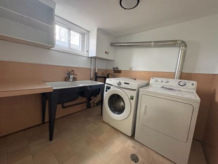 For Lease - 156 Combe Avenue, Toronto, Ontario - Photo 2