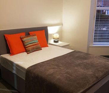 Town Centre Property Room 5 - Photo 3