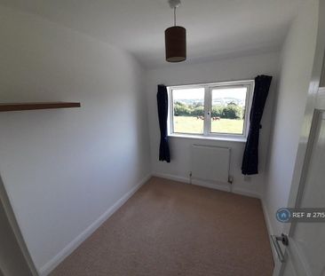 3 bedroom semi-detached house to rent - Photo 2