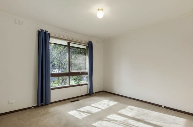 10 Highland Boulevard, Ringwood - Photo 1