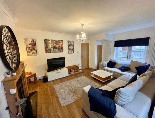 3 Bedroom Semi Detached Available Arranging tenancy - Photo 1