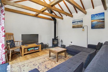 2 bedroom barn conversion to rent - Photo 2