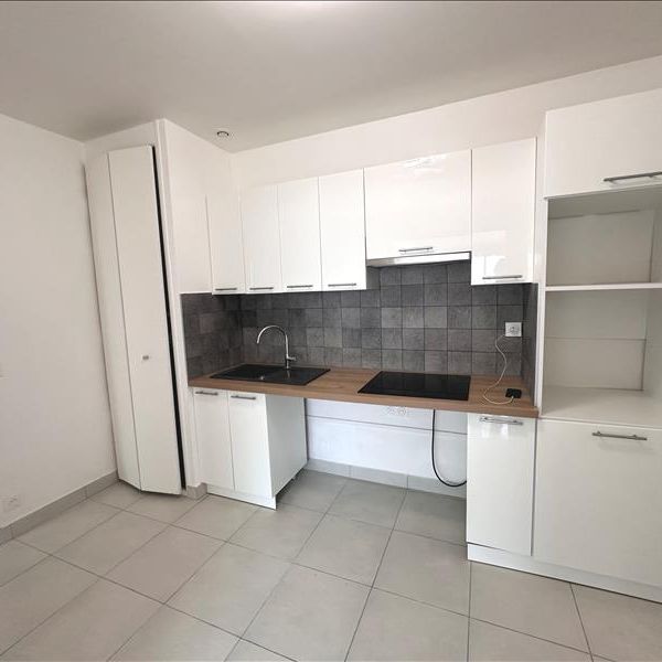 3 pièces - 60,78 m² - 1er étage - Colocation non autorisée - Photo 1