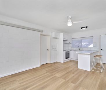 UNFURNISHED GROUND FLOOR APPARTMENT MINUTES TO THE BEACH! - Photo 4