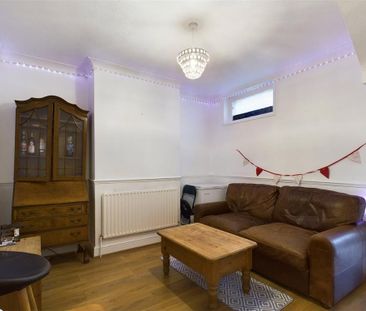 4 bedroom terraced house to rent - Photo 5