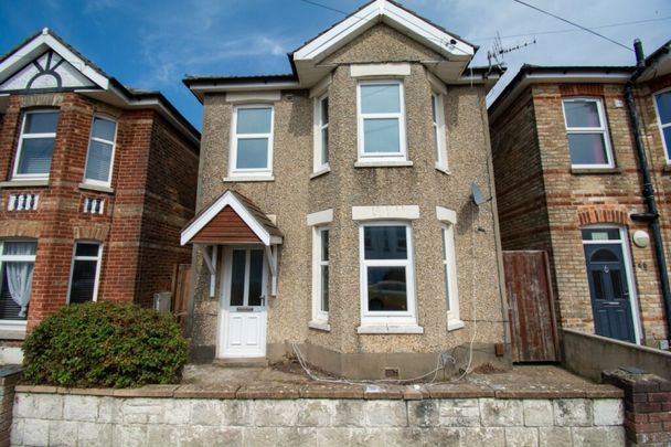 Student house on Cardigan Road - Photo 1