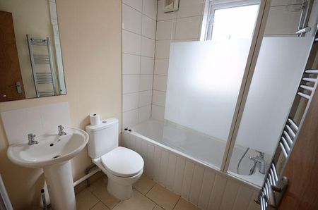 1 bedroom in a house share to rent - Photo 4