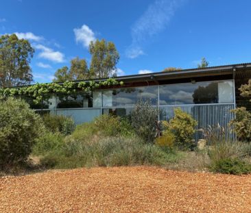 4 Lawrence Street, Castlemaine - Photo 2