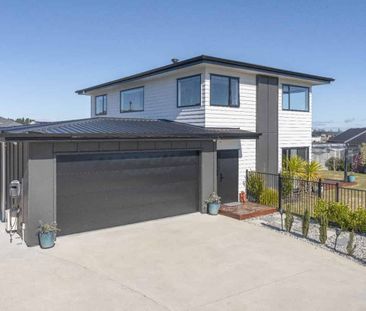 Stylish Four-Bedroom Living in Wharewaka - Photo 3