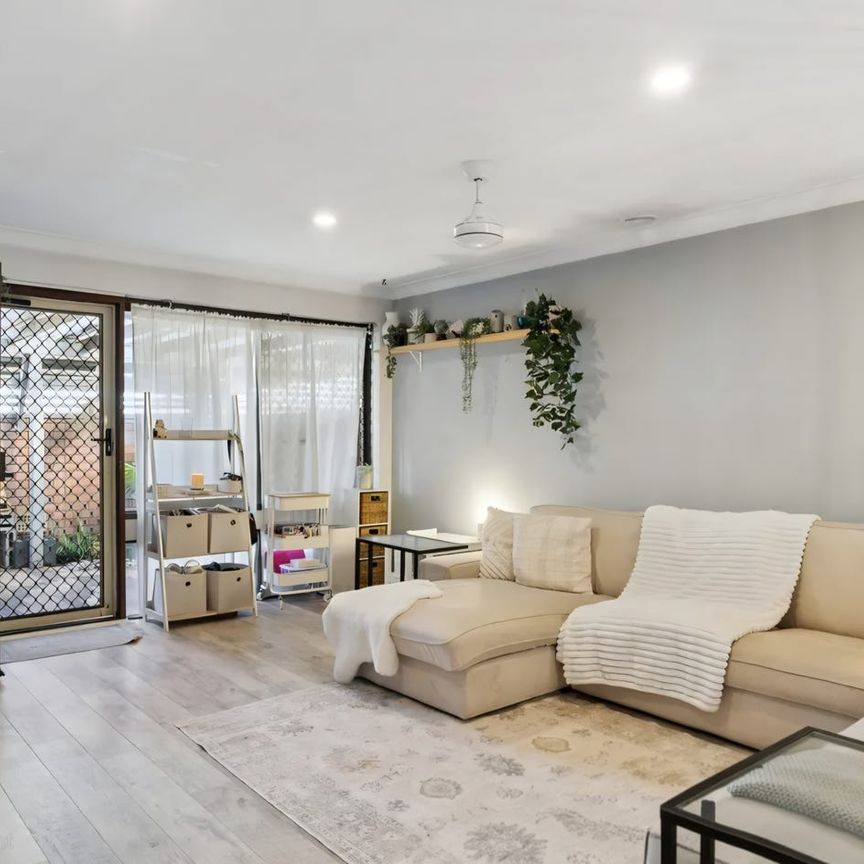 $675 per week - Photo 1