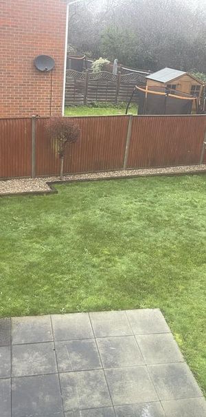 5 bedroom detached house to rent - Photo 2