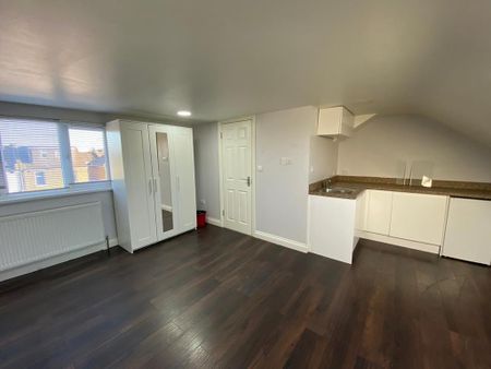 Studio to rent - Photo 2