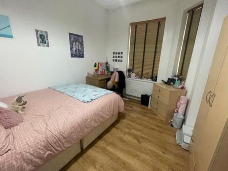 4 bedroom private hall to rent - Photo 3