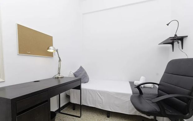 Carrer de Vila i Vilà, Barcelona, Catalonia 08004 - Photo 1