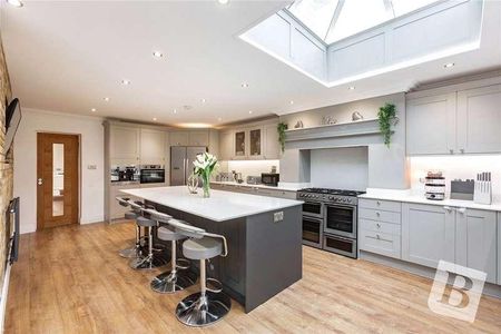 Hatch Road, Pilgrims Hatch, Brentwood, Essex, CM15 - Photo 2