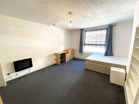 4 bedroom maisonette to rent - Photo 5