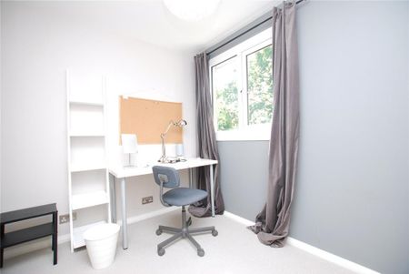 4 bedroom terraced house to rent - Photo 2