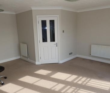 3 bedroom terraced house to rent - Photo 2