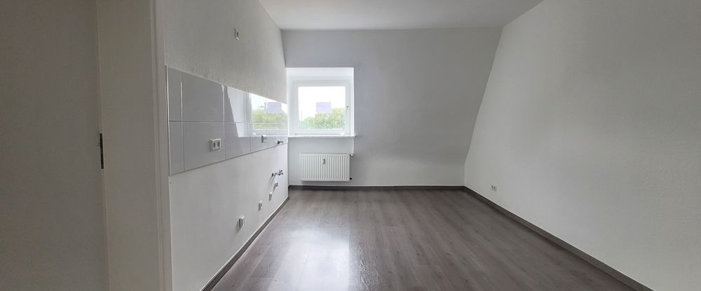 Live and save! Plenty of room for your dreams! - Photo 1