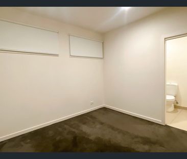 Modern Townhouse Living in a Convenient Keysborough Location - Photo 4