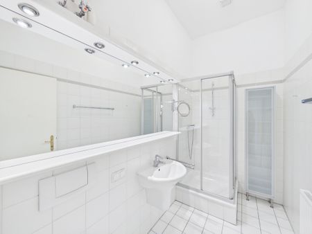 Charmante Altbauwohnung mitten im vierten Bezirk, 6 Zimmer, 3 Bäder - Photo 3
