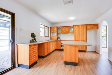 Spacious Home in the Best Street in Rochedale South - Photo 2