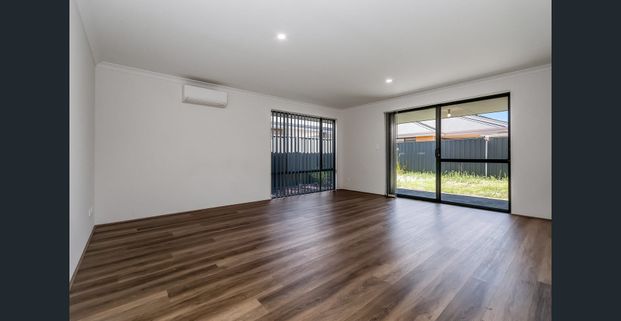 MODERN, LOW-MAINTENANCE LIVING IN THE HEART OF BALDIVIS! - Photo 1