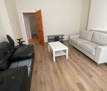 Room in a Shared House, Hanover Square, LS3 - Photo 1