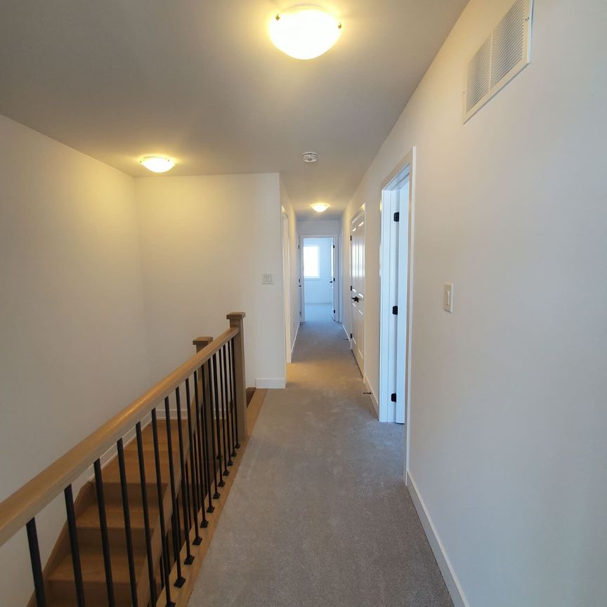 For Lease - 50 McAush Street, Barrie, Ontario - Photo 1