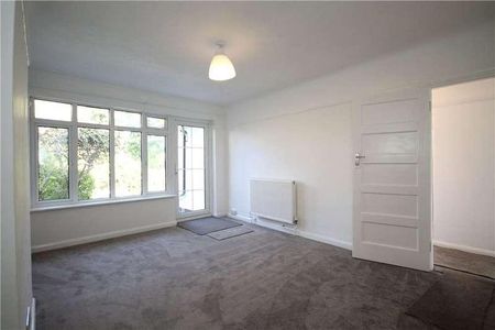 Eastdean Avenue, Epsom, Surrey, KT18 - Photo 3