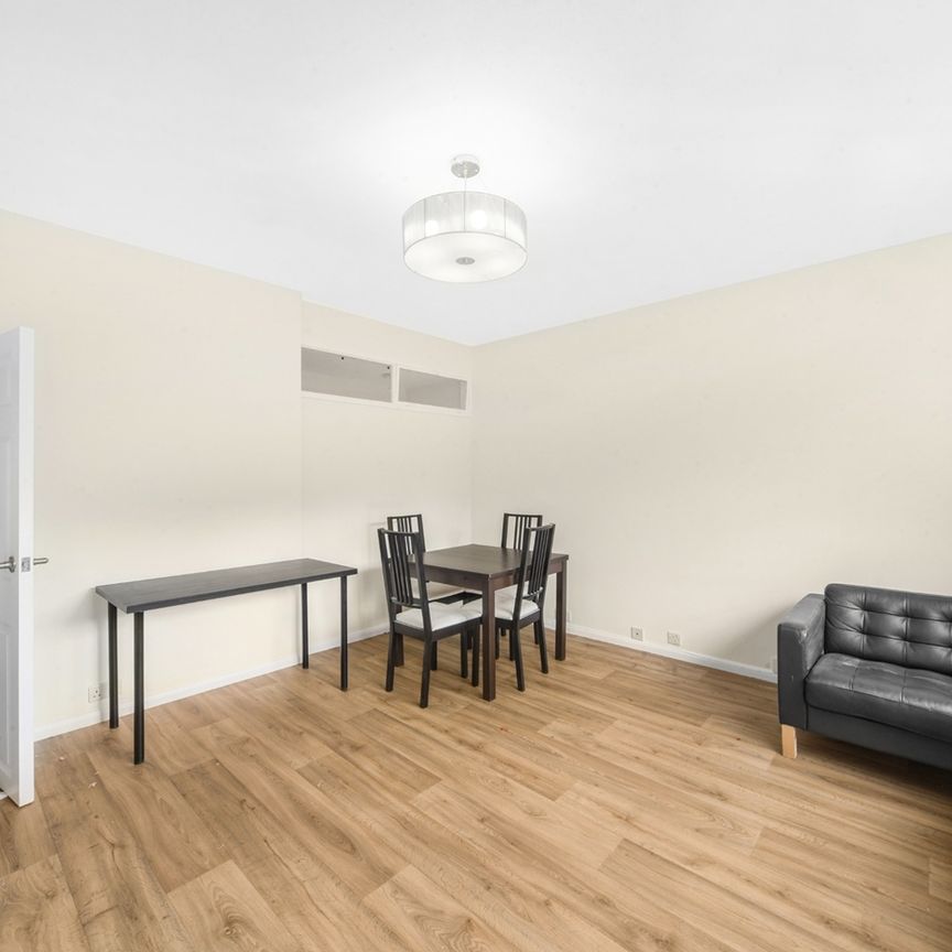 3 Bed Flat, Chaucer House, SW1V - Photo 1