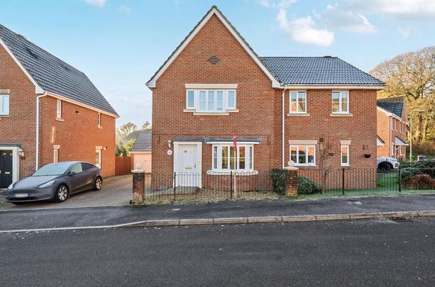 3 bedroom semi-detached house to rent - Photo 1