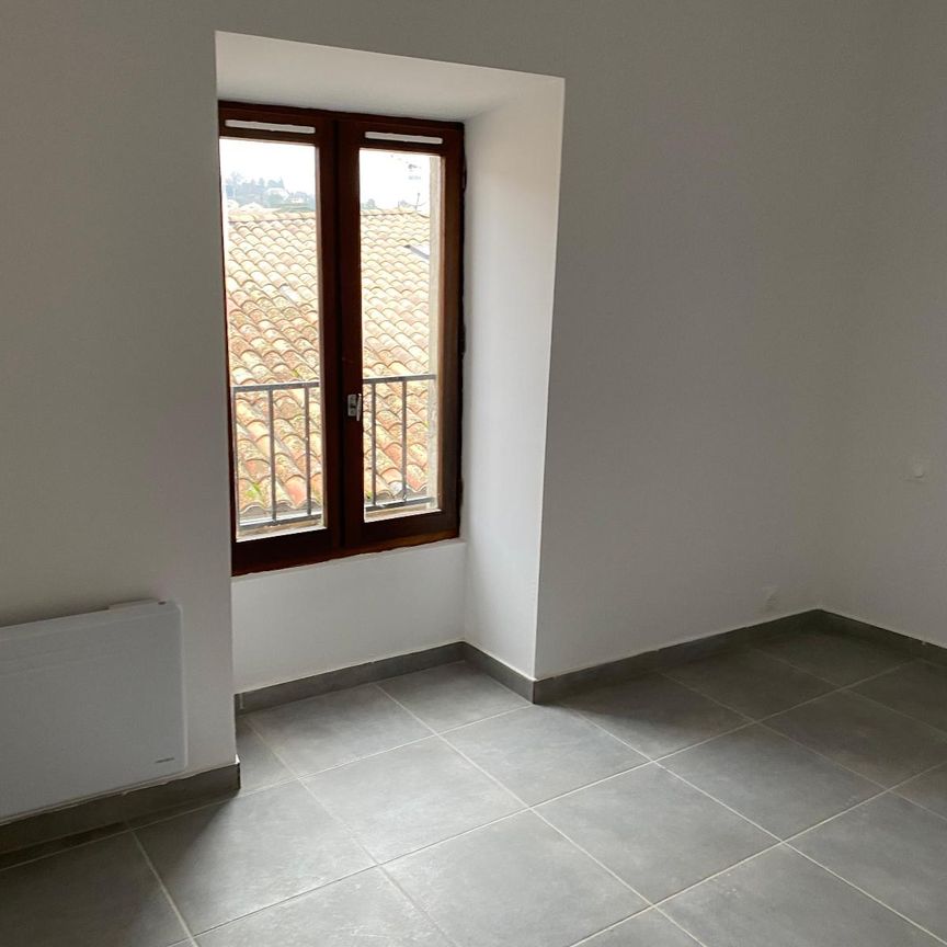 Location Appartement 5 pièces 69m² LES VANS 07140 - Photo 1