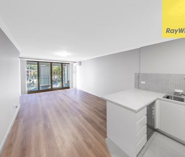 Stylish & Convenient Living in the Heart of Parramatta - Photo 2