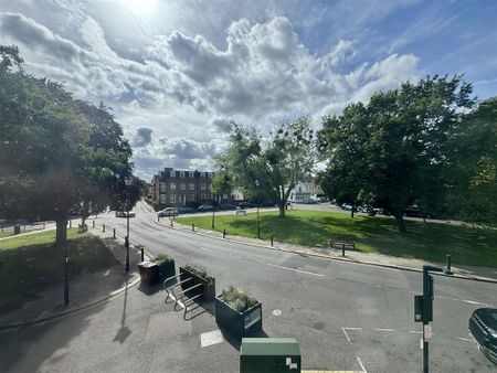 3 bedroom flat to rent - Photo 2