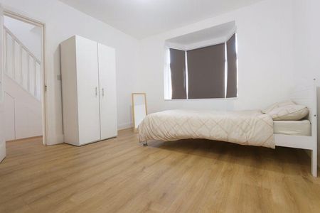 Property to rent - Photo 2