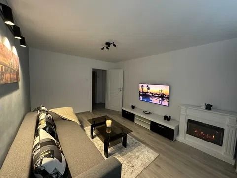 Apartament cu 2 camere, DECOMANDAT, zona PODU ROS - Fotografie 1